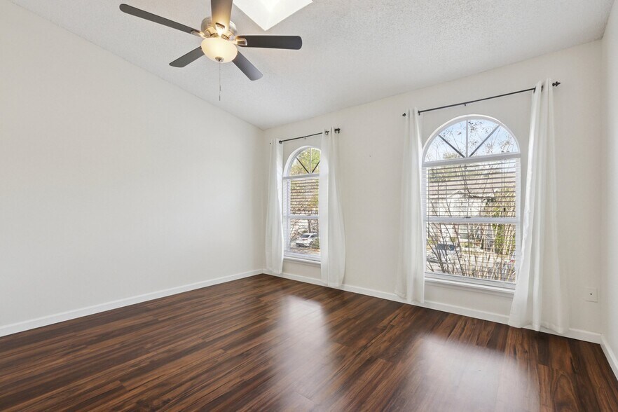 Building Photo - 7618 Colonial Ct