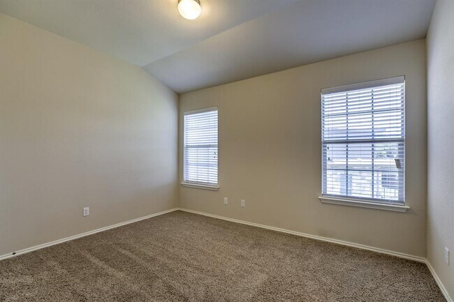 Building Photo - 3101 Davis Ln