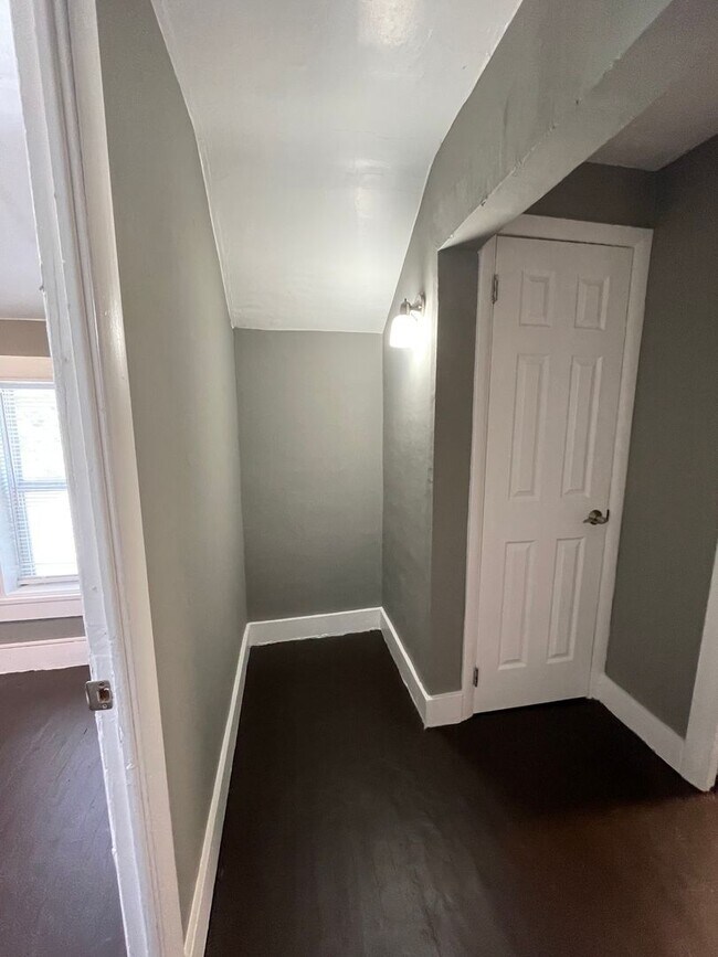 Building Photo - Single Family Home