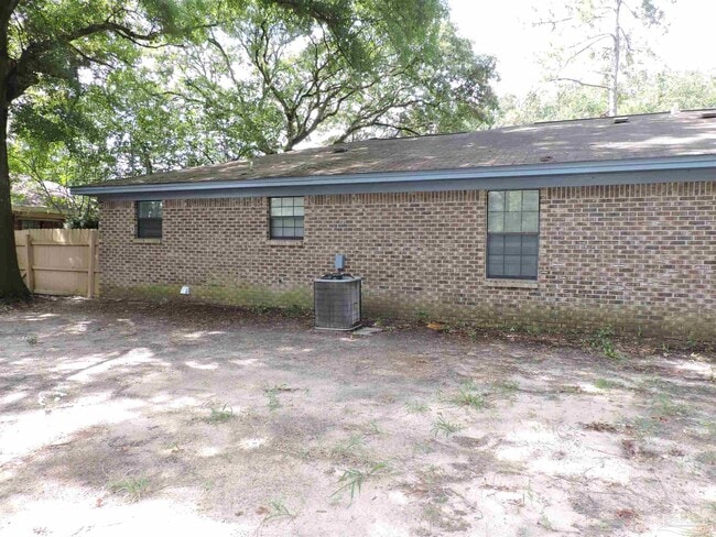 Building Photo - 1310 Pinnacle Dr