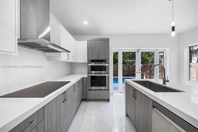 Building Photo - 3142 Carter St