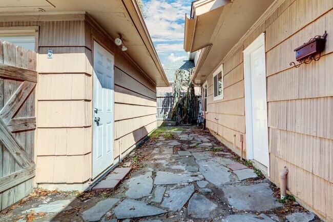 Building Photo - 501 Wilmington Dr