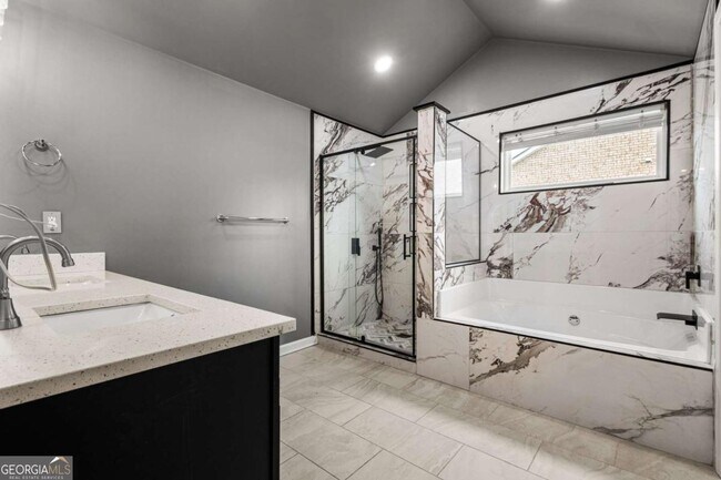 Building Photo - 684 Armitage Way