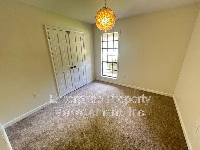 Building Photo - 9161 Gainsborough Dr