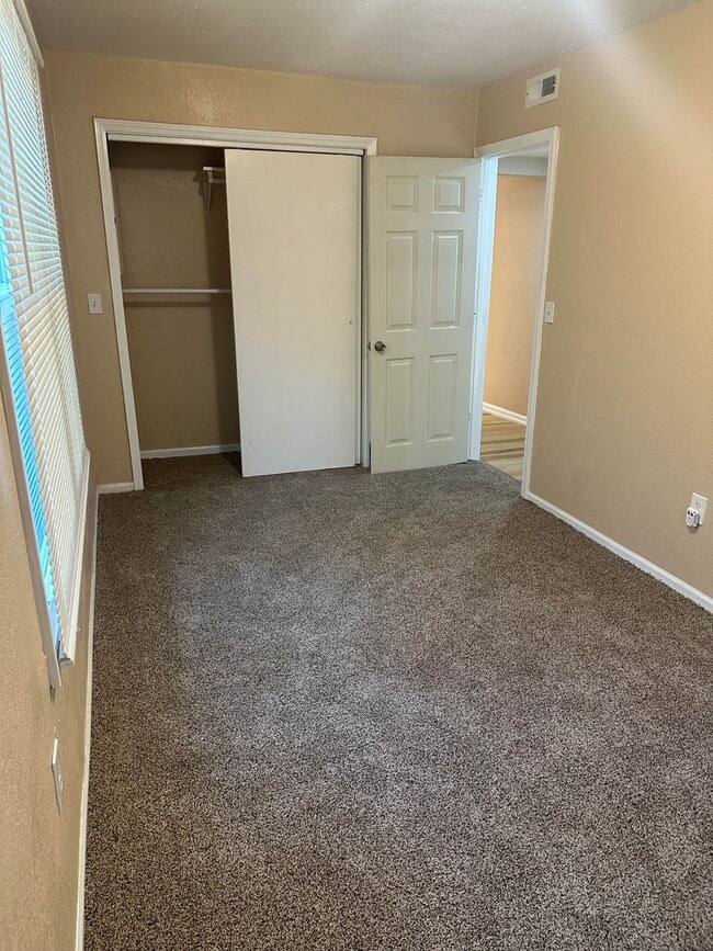 Building Photo - Newly Remodeled 2 Bed 1 Bath home!