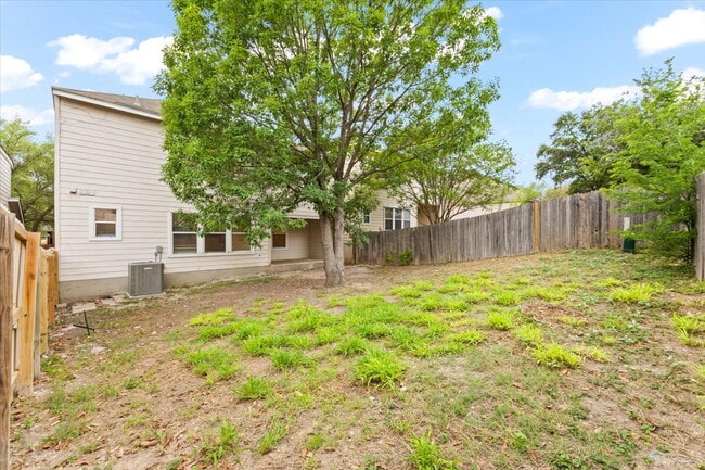 Building Photo - Spacious 4 Bedroom Home in Prime Medical Center Location