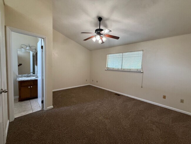 Building Photo - 285 Whetherbine Way E