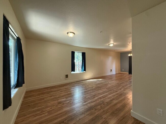Building Photo - 683 SE 197th Ave