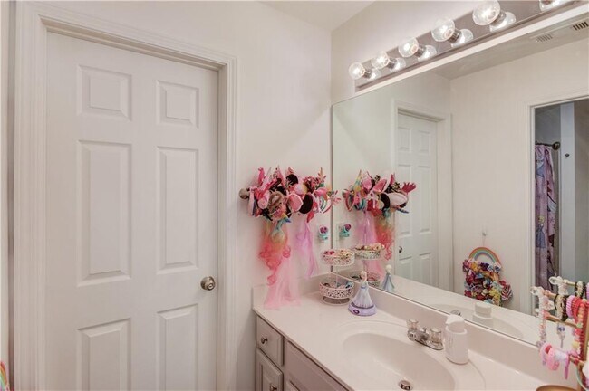 Building Photo - 2870 Roanoke Rd