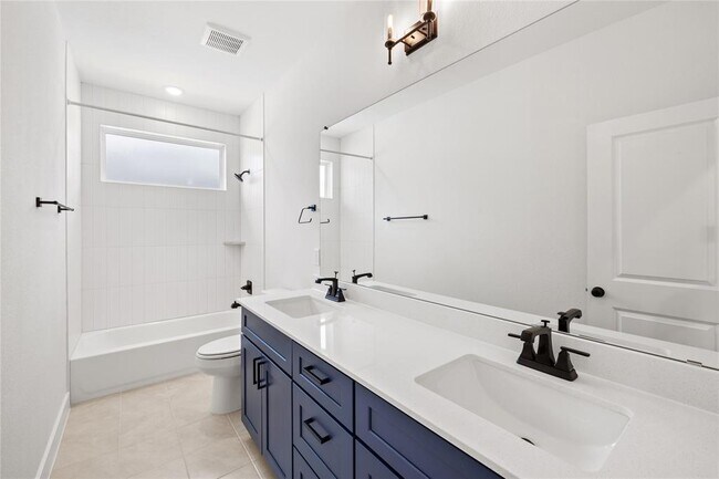 Building Photo - 1608 Kit Cir