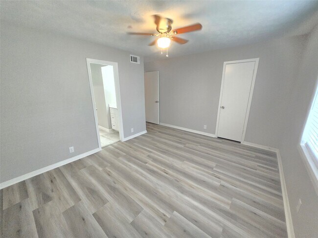 Building Photo - 8101 Amelia Rd