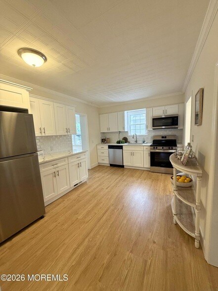 Building Photo - 484 Bara St