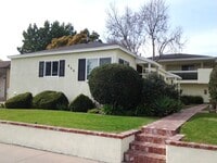 Building Photo - Adorable studio in desirable Burbank area!