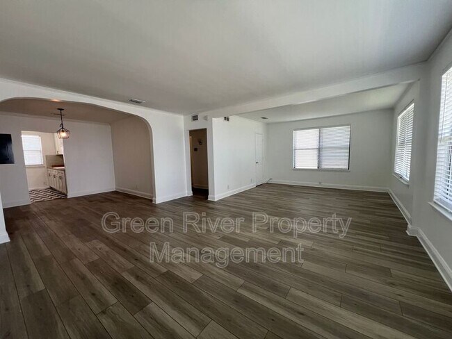 Building Photo - 1789 River Rd