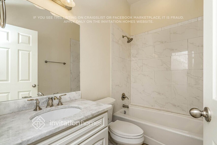 Building Photo - 8081 Durham Dr