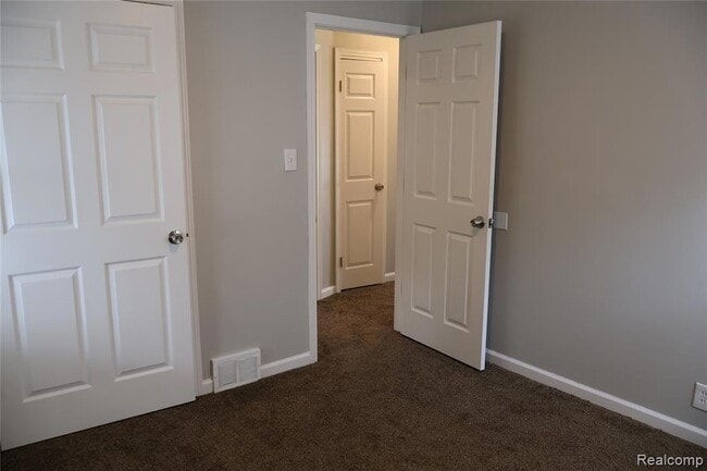 Building Photo - 5559 Bluehill St