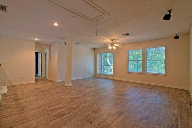 Building Photo - 8212 Fern Bluff Ave