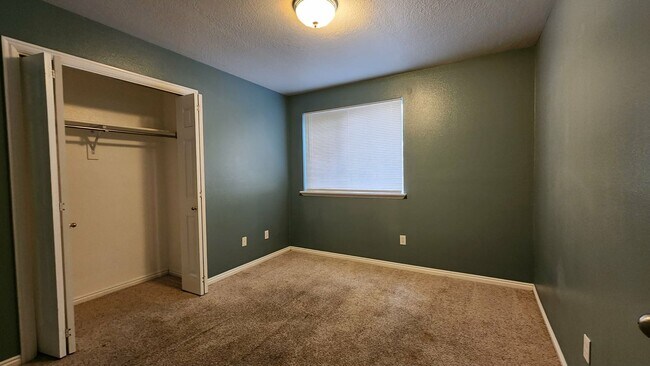 Building Photo - Lau