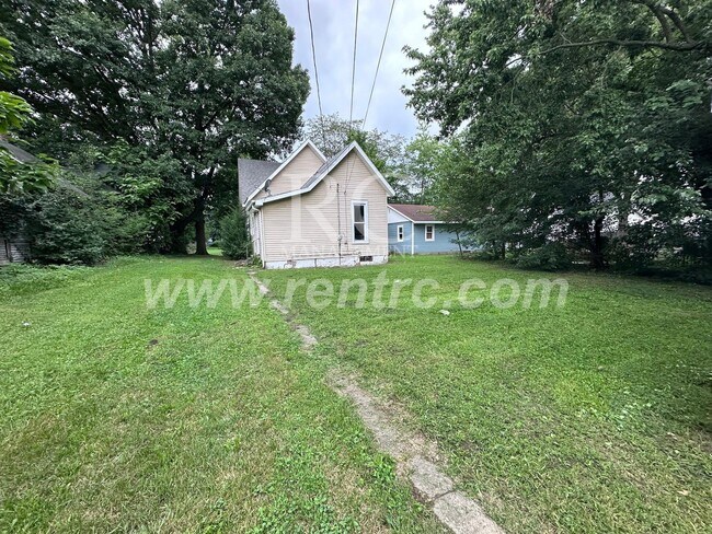 Building Photo - 705 Harmon-