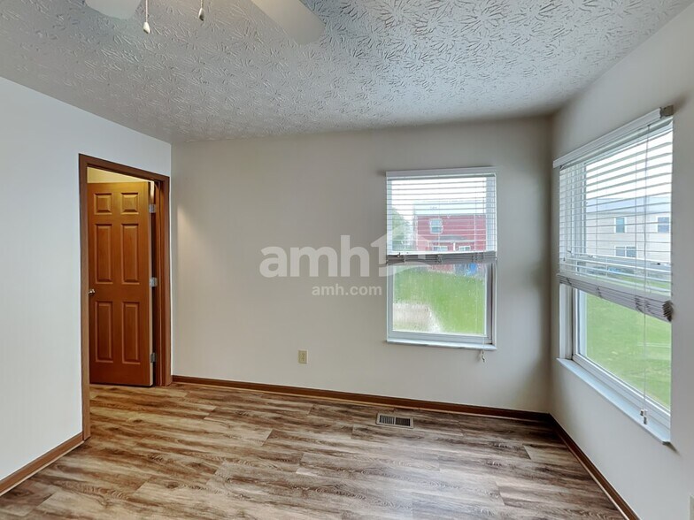 Building Photo - 3852 Winding Twig Dr