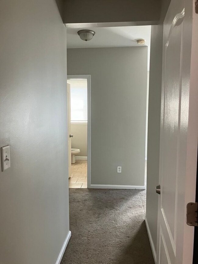 Building Photo - Three Bedroom Condo - Centrally Located Suffolk!