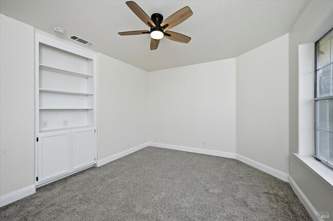 Building Photo - 1395 Grove Ct