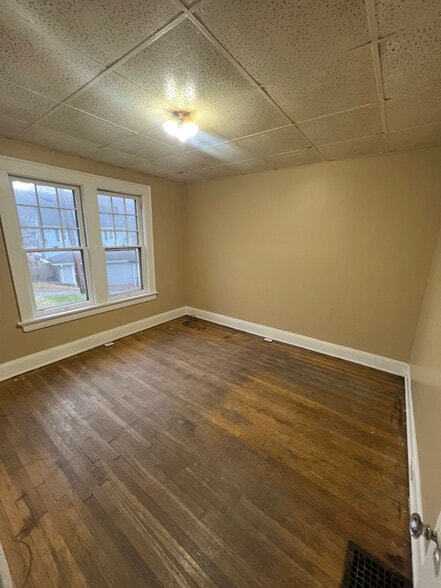 Building Photo - 10 Edglawn Ave