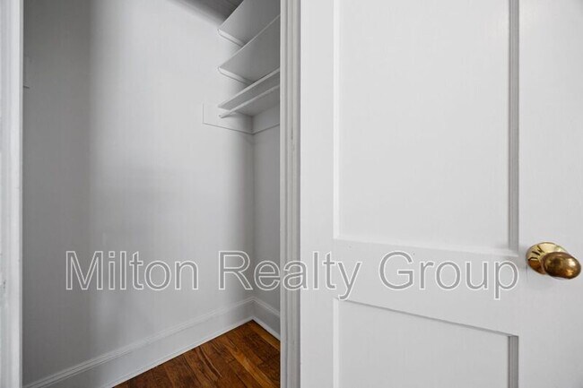 Building Photo - 1208 S 9th St