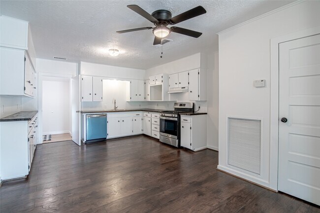 Building Photo - 3141 Old Houston Rd