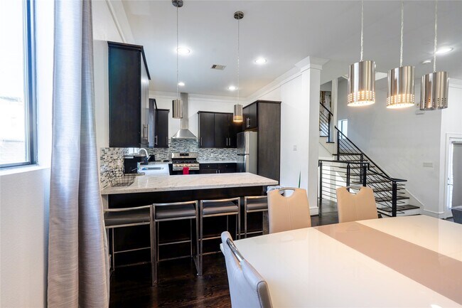 Building Photo - 1205 Summer St