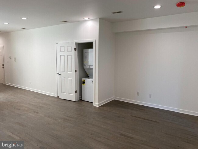 Building Photo - 528 N 34th St