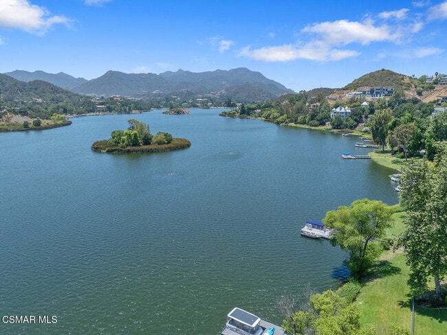 Building Photo - 800 Lake Sherwood Dr