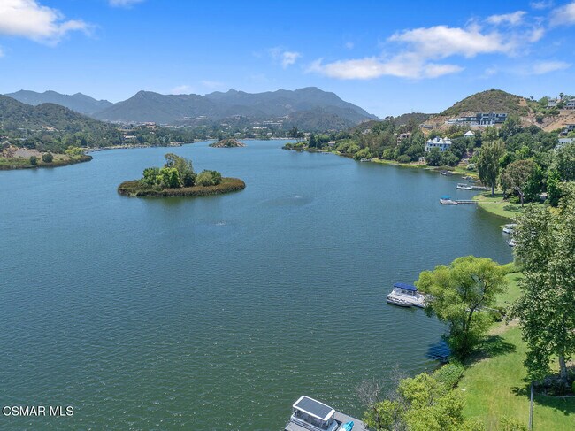 Building Photo - 800 Lake Sherwood Dr