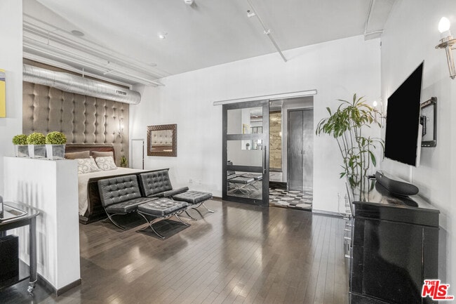 Building Photo - 1645 Vine St