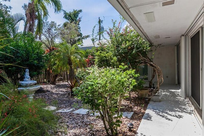 Building Photo - 2108 NE 44th St