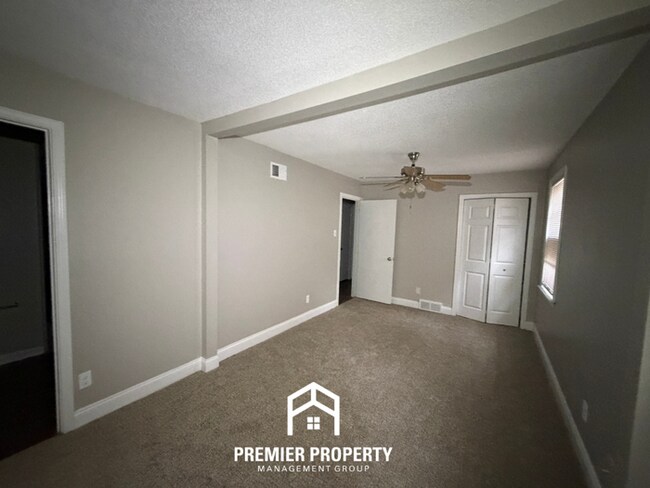 Building Photo - Spacious 3BR Memphis Home w/ Hardwood Floors, Detached Garage & Fenced Yard