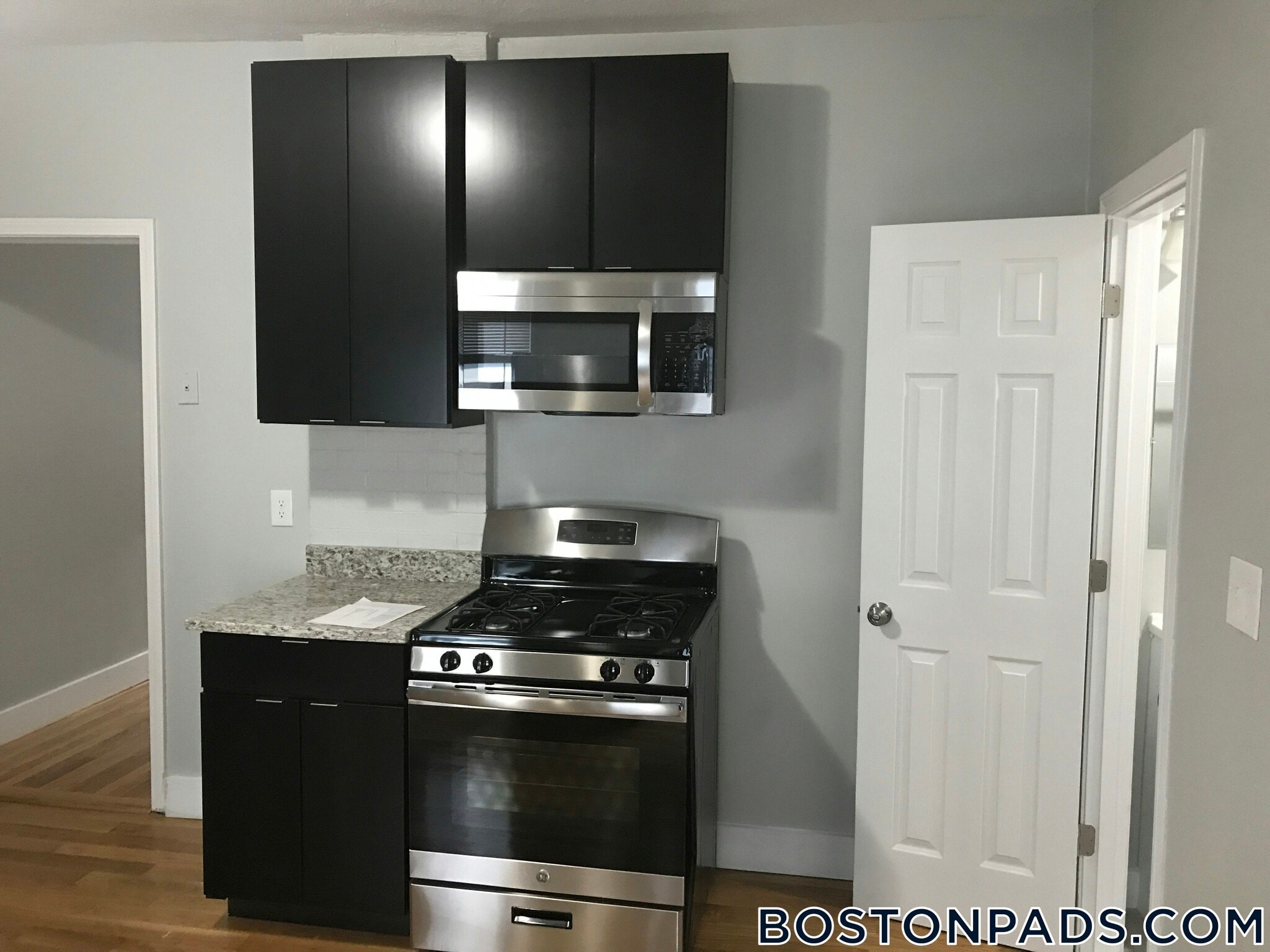 Building Photo - 109 Pleasant St