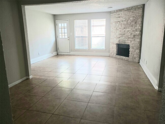 Building Photo - 2277 S Kirkwood Rd