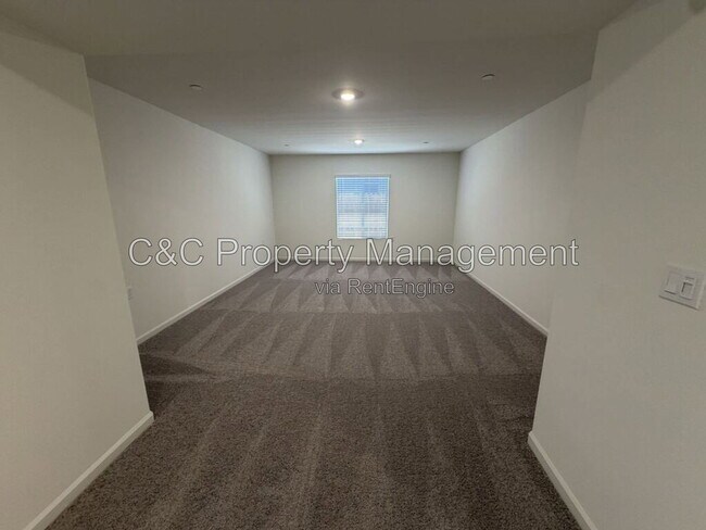 Building Photo - 2208 S Helm Ave