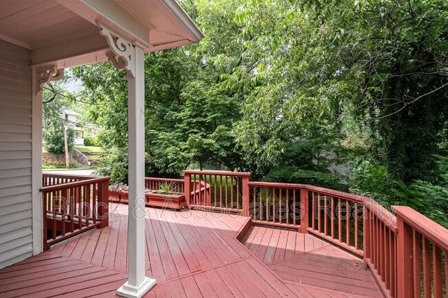 Building Photo - 1521 Seneca St