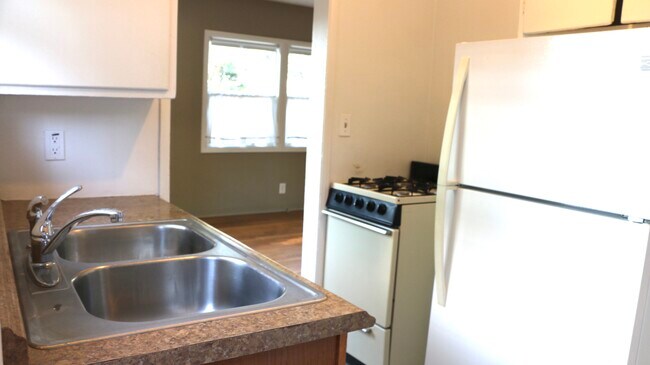 Building Photo - 556 Indiana Ave