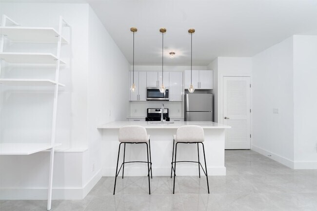 Building Photo - 8621 River Rd