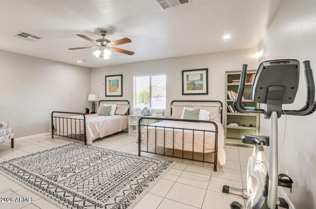 Building Photo - 9819 N 67th Dr