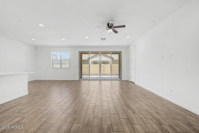 Building Photo - 670 S Owl Dr