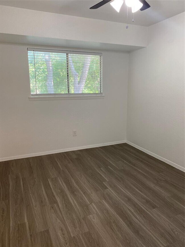 Building Photo - 9511 Aberdeen Way