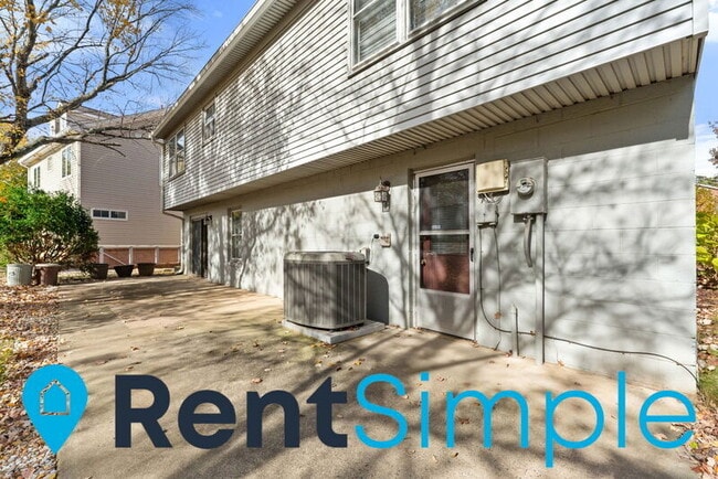 Building Photo - 12035 Stuart Ridge Dr