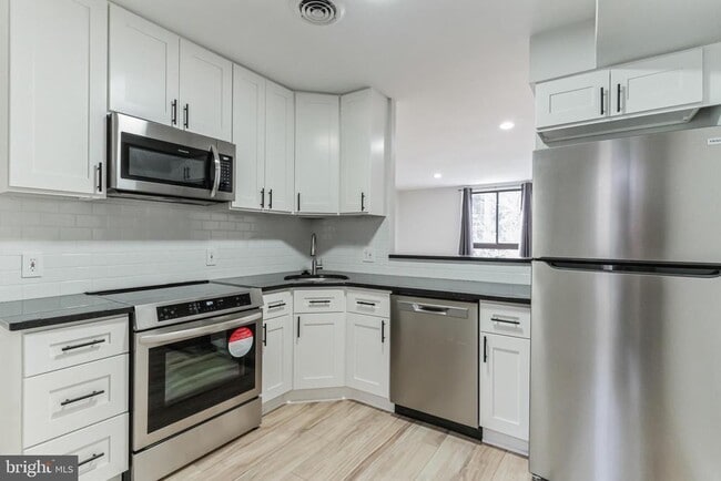 Building Photo - 1711 South St