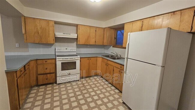 Building Photo - 714 W Kiernan Ave