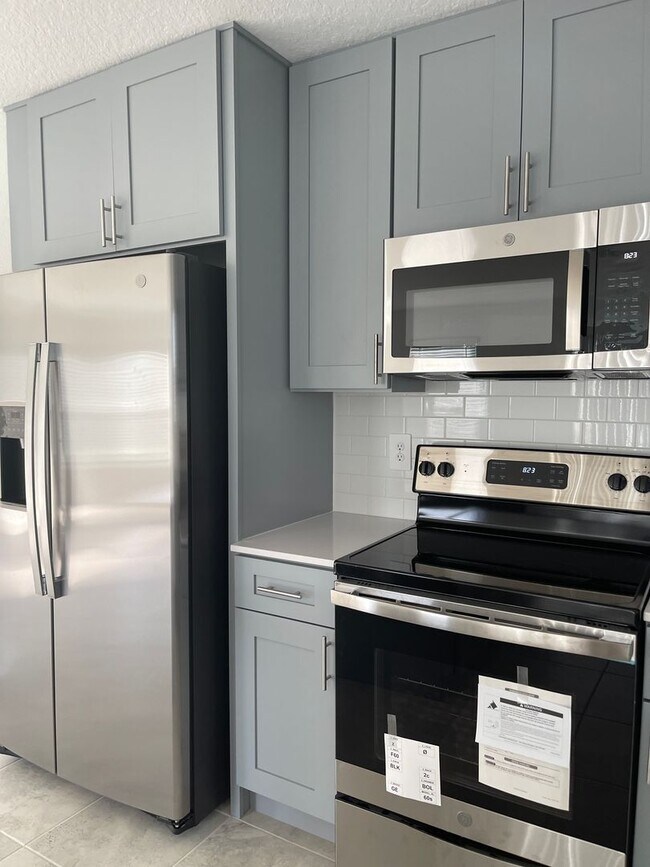 Building Photo - BEAUTIFUL BRAND NEW 2022 Home in the new S...