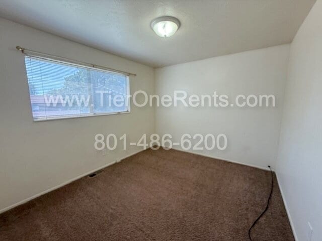 Building Photo - Move in special: $500 off first month rent!!
